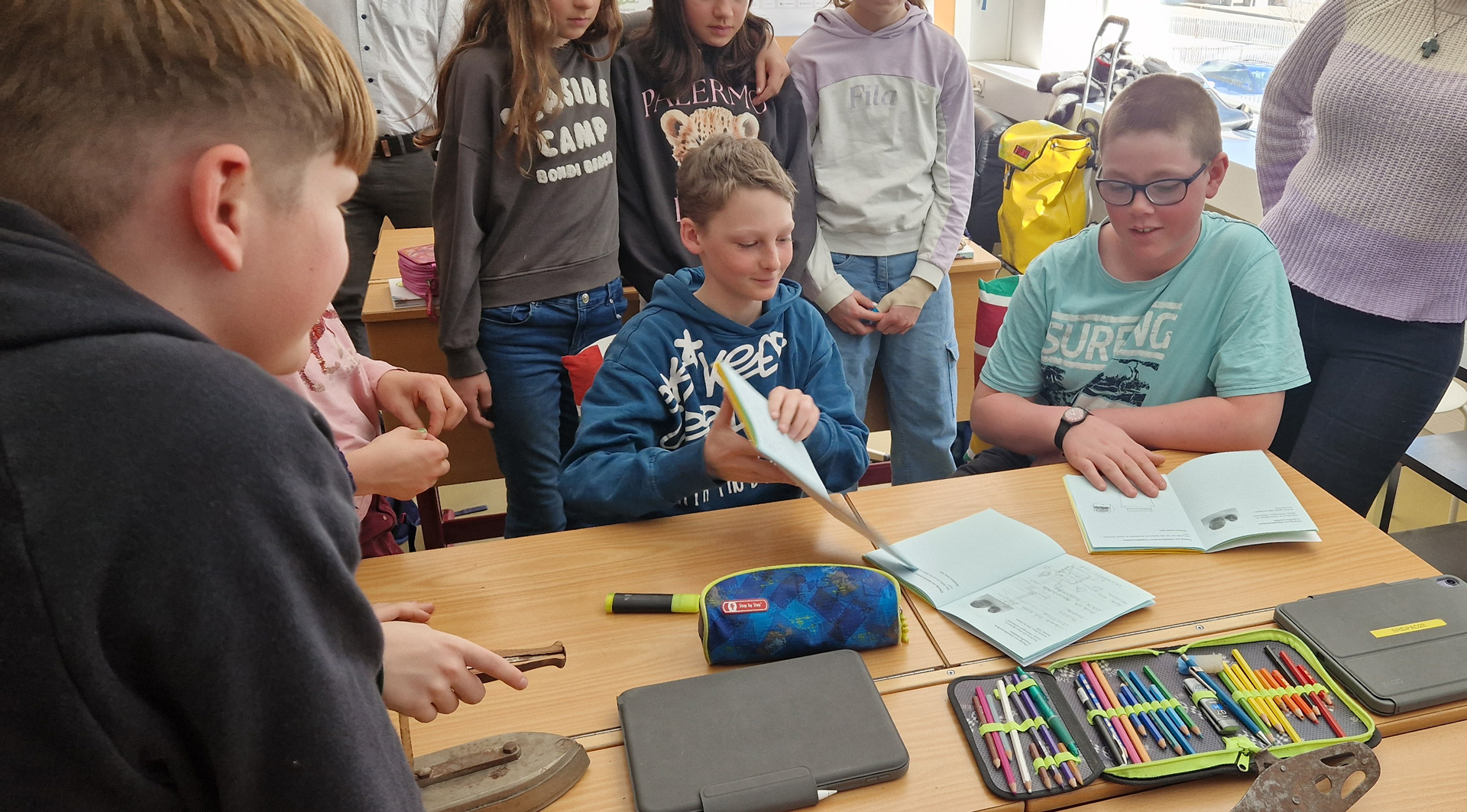 Schülerinnen und Schüler präsentieren ihre Ideen für Exponate des Archäologischen Museums für Gegenwart